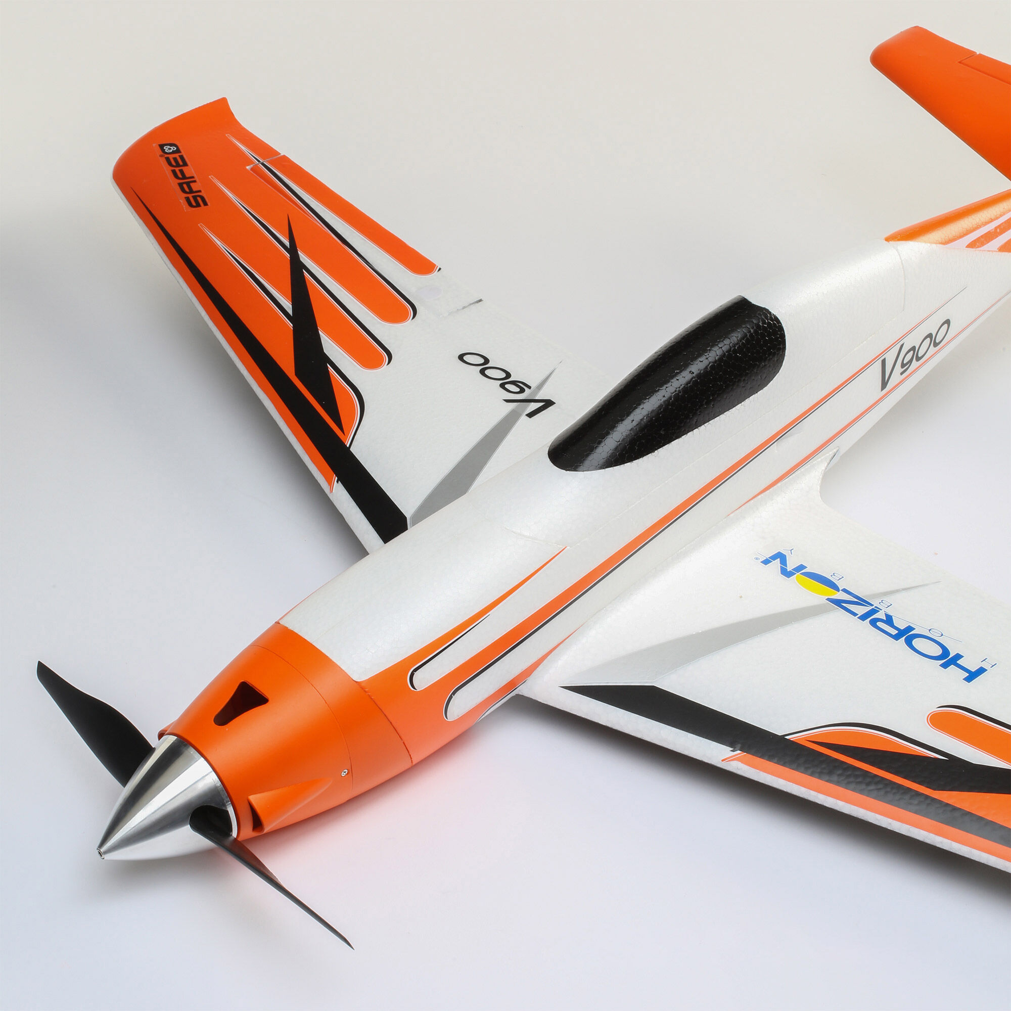 V900 rc 2025 plane
