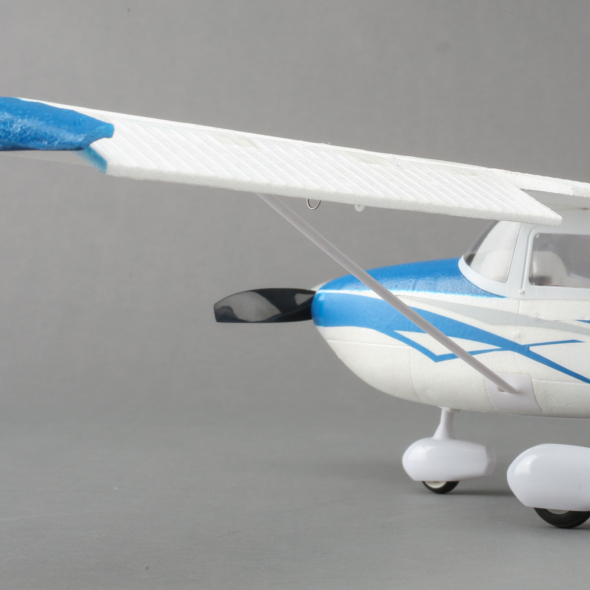 E-flite UMX Cessna 182 BNF Basic with AS3X, 635mm | Horizon