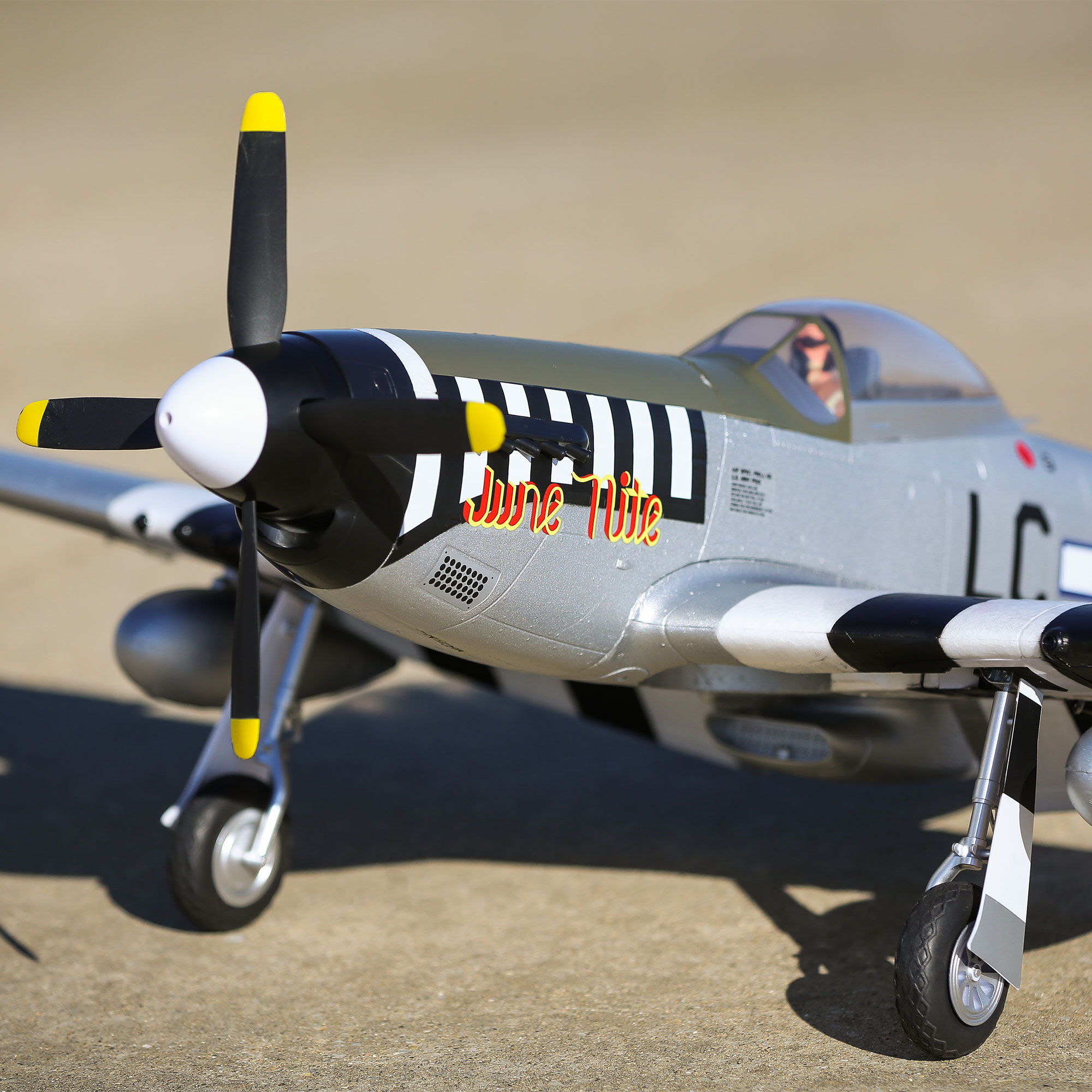 E-flite P-51D Mustang 1.2m BNF Basic with AS3X and SAFE